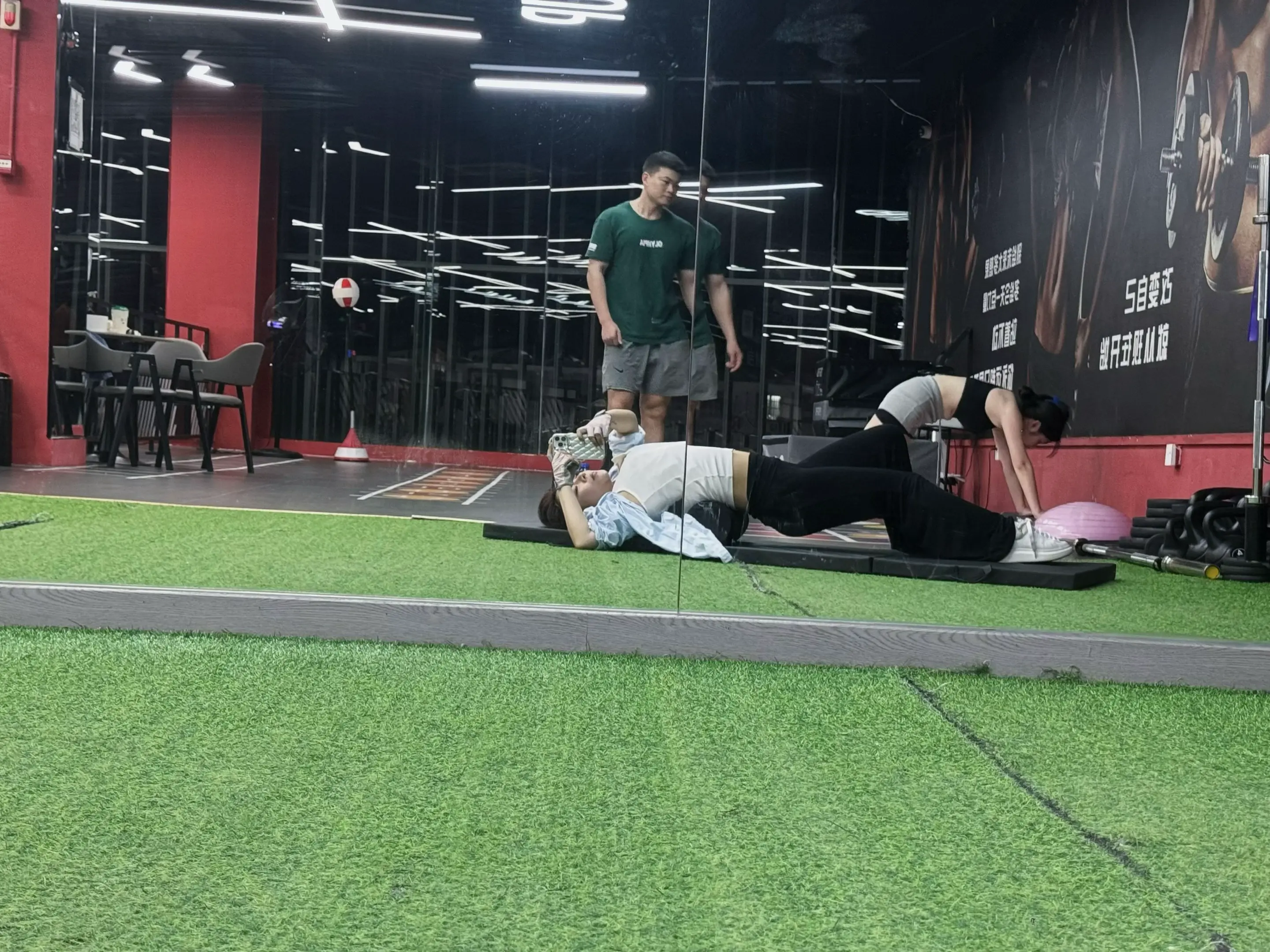 工作和健身总有一个在路上，工作累了就健身