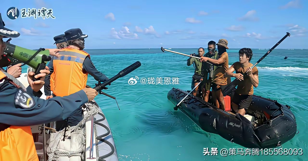 这还是菲律宾的海军特战队我还以为是海盗出来了，开个破皮划艇不穿军服和救生衣 