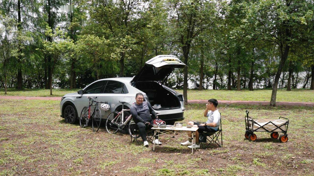 原来以为是一台好用的家用车，没想到还是个周末N次方的大玩家！广汽本田e:NP2极