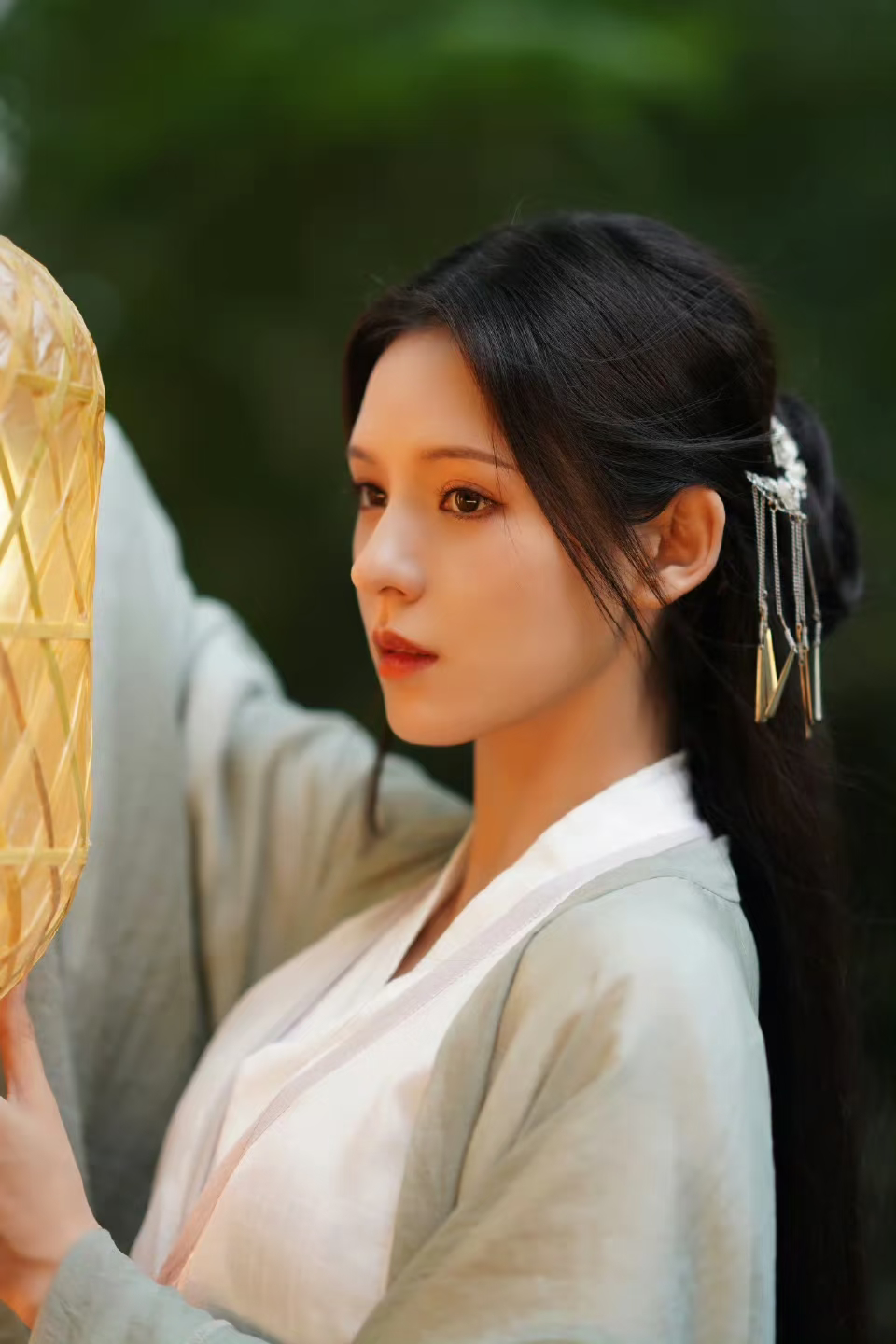 网友推荐李清照选角我个人提名：李沁        万茜       陈都灵张予曦