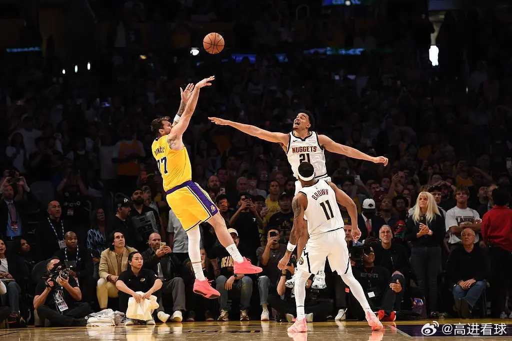 湖人加时险胜掘金5连胜 东契奇30分三双送准绝杀NBA常规赛继续进行，洛杉矶湖人