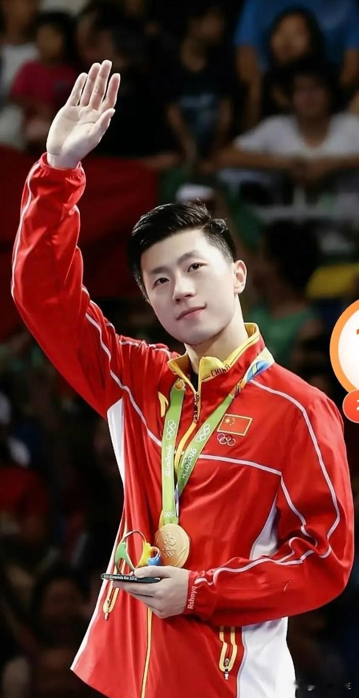 要说乒乓球历史上最厉害的，公认就是马龙，没争议。
 
他是男乒唯一双圈大满贯，3