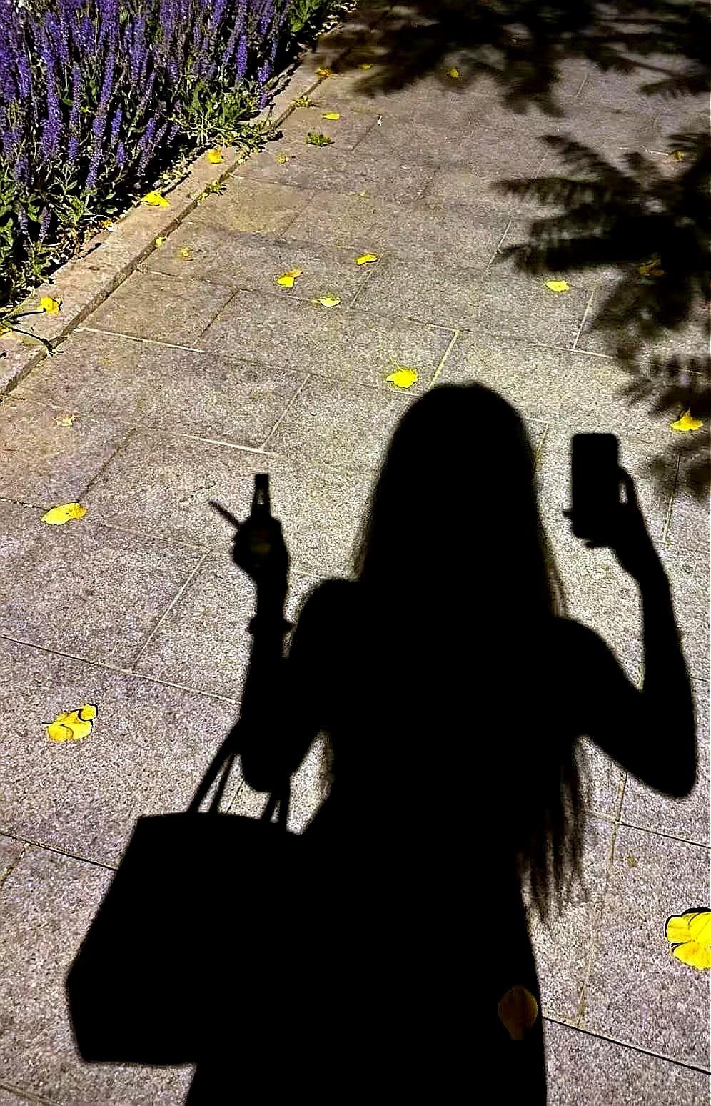 贵州一医院重现“图穷匕首见”:一绝症患者假借送锦旗之机，藏刀于锦旗内，连刺医生数