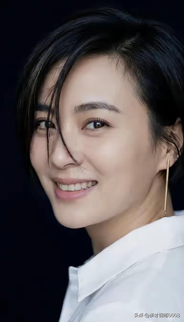 李玲玉
唱歌好听
特别是鼻音部分几乎是完美
八十年代
她也是有名的“甜歌皇后”[