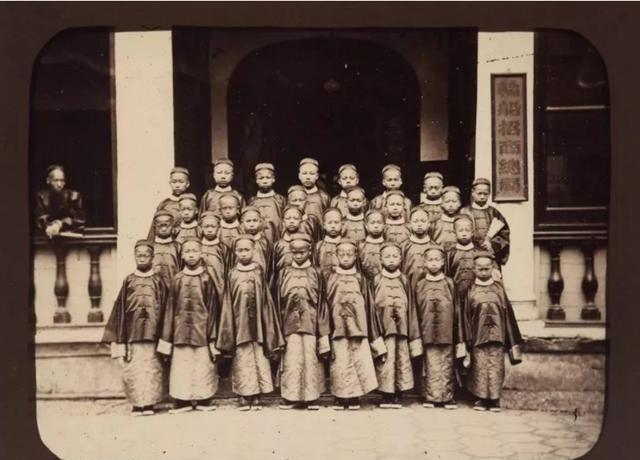 1872年，大清派了30名孩子，到美国留学，他们年龄最大16岁，最小10岁。他们