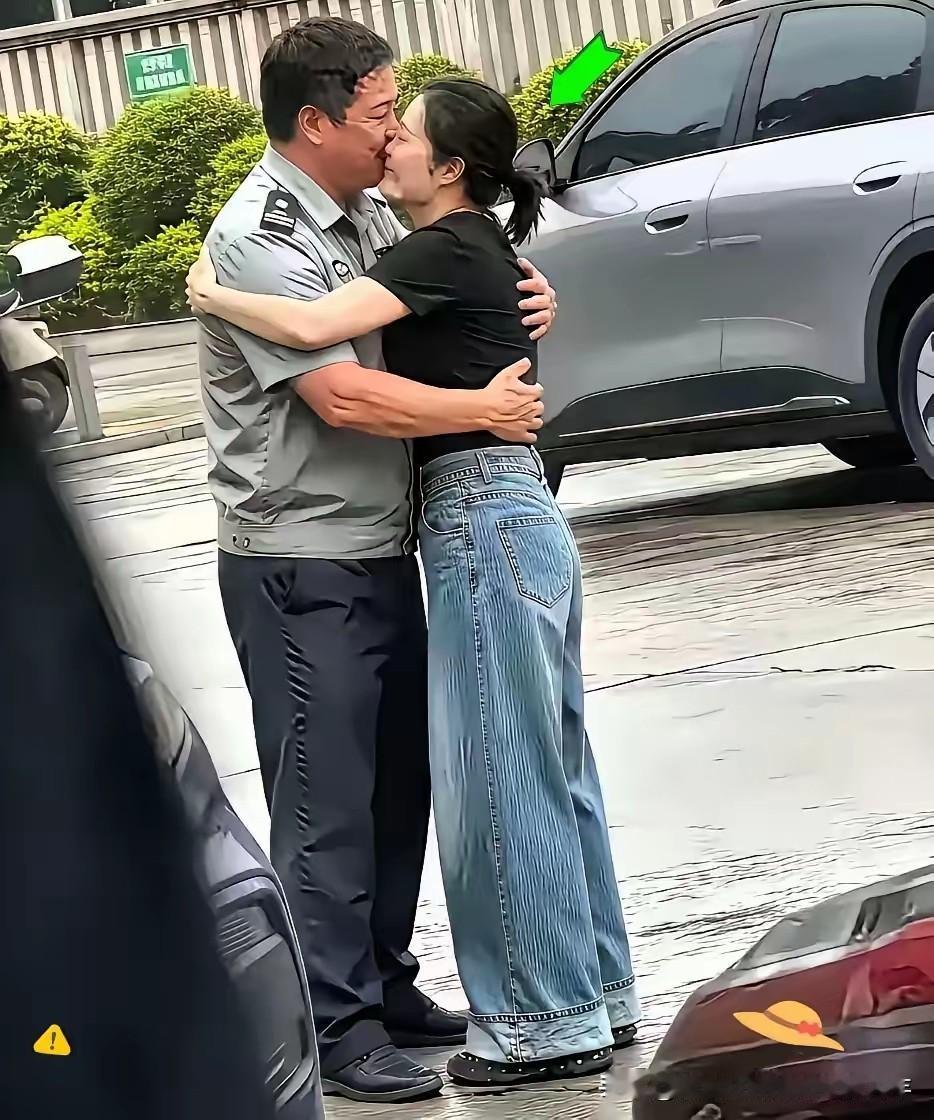 随着AI技术的出现，我们的法律法规的制定没能及时跟上，出现了很多侮辱他人，侵犯他