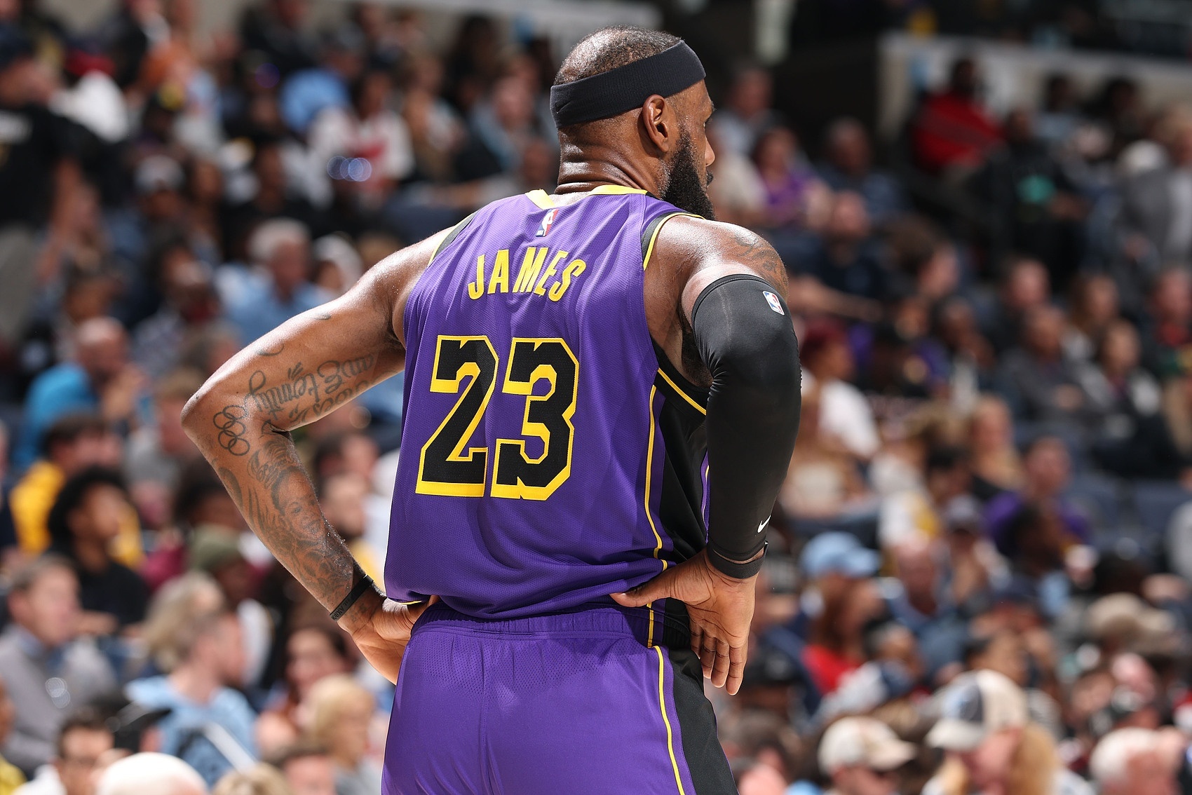 JakeLFischer：勒布朗的团队和湖人队并没有“关闭”勒布朗下赛季回归的大