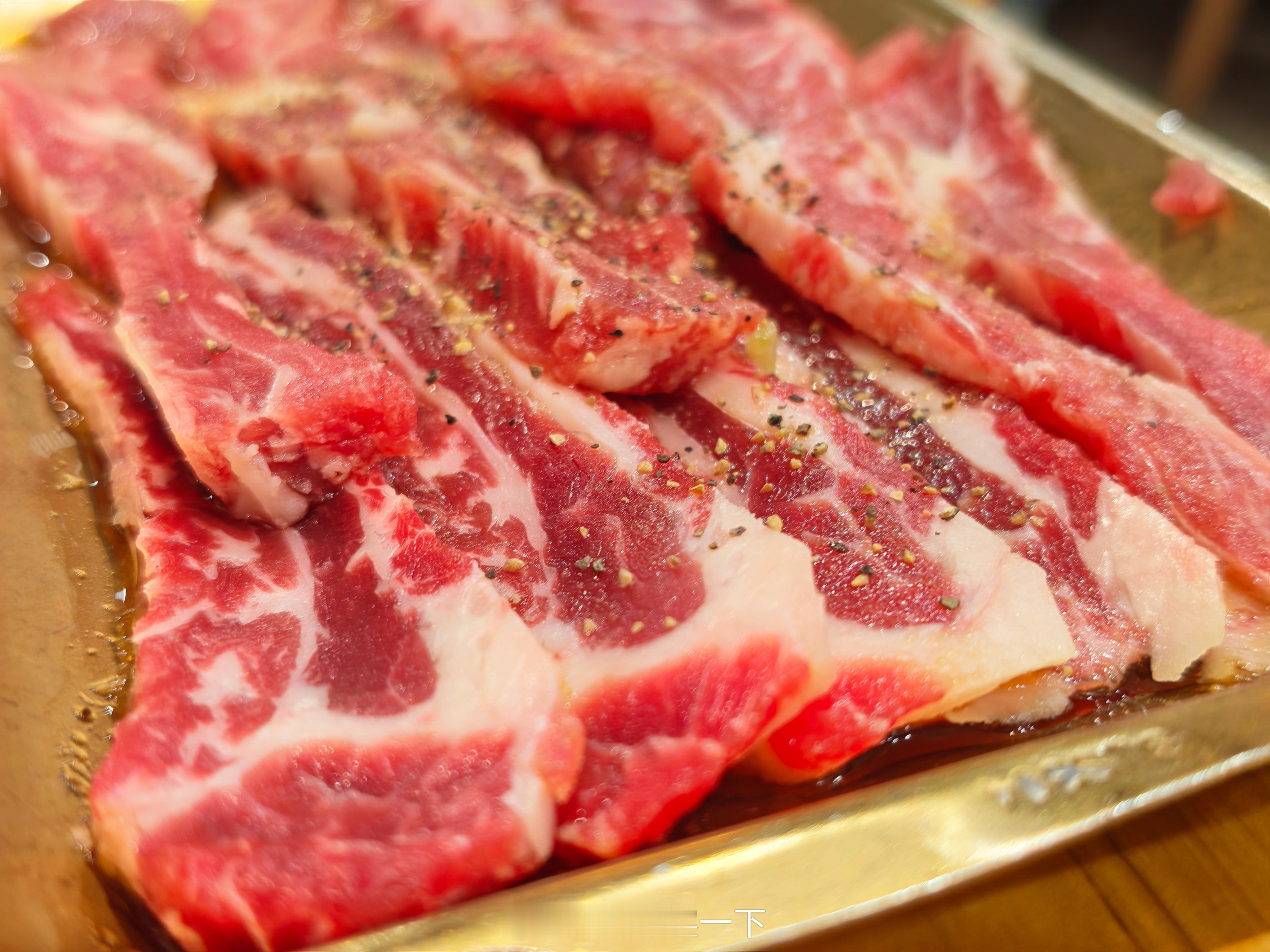 晚安朋友们，今晚发现一家烤肉店，感觉还不错[喵喵]有点东西 ​​​