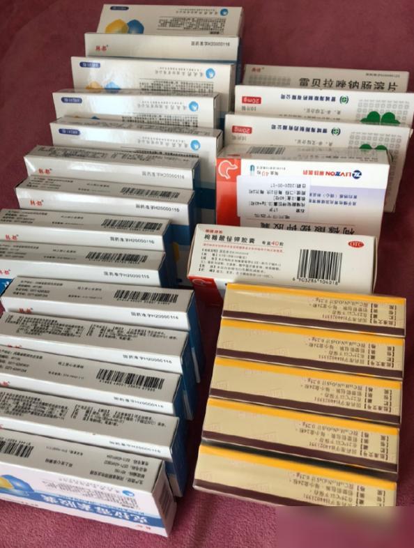 上海三甲ICU医生，为救胃癌晚期母亲，潜入病友群蛰伏半月，花万元向药贩子买下无批