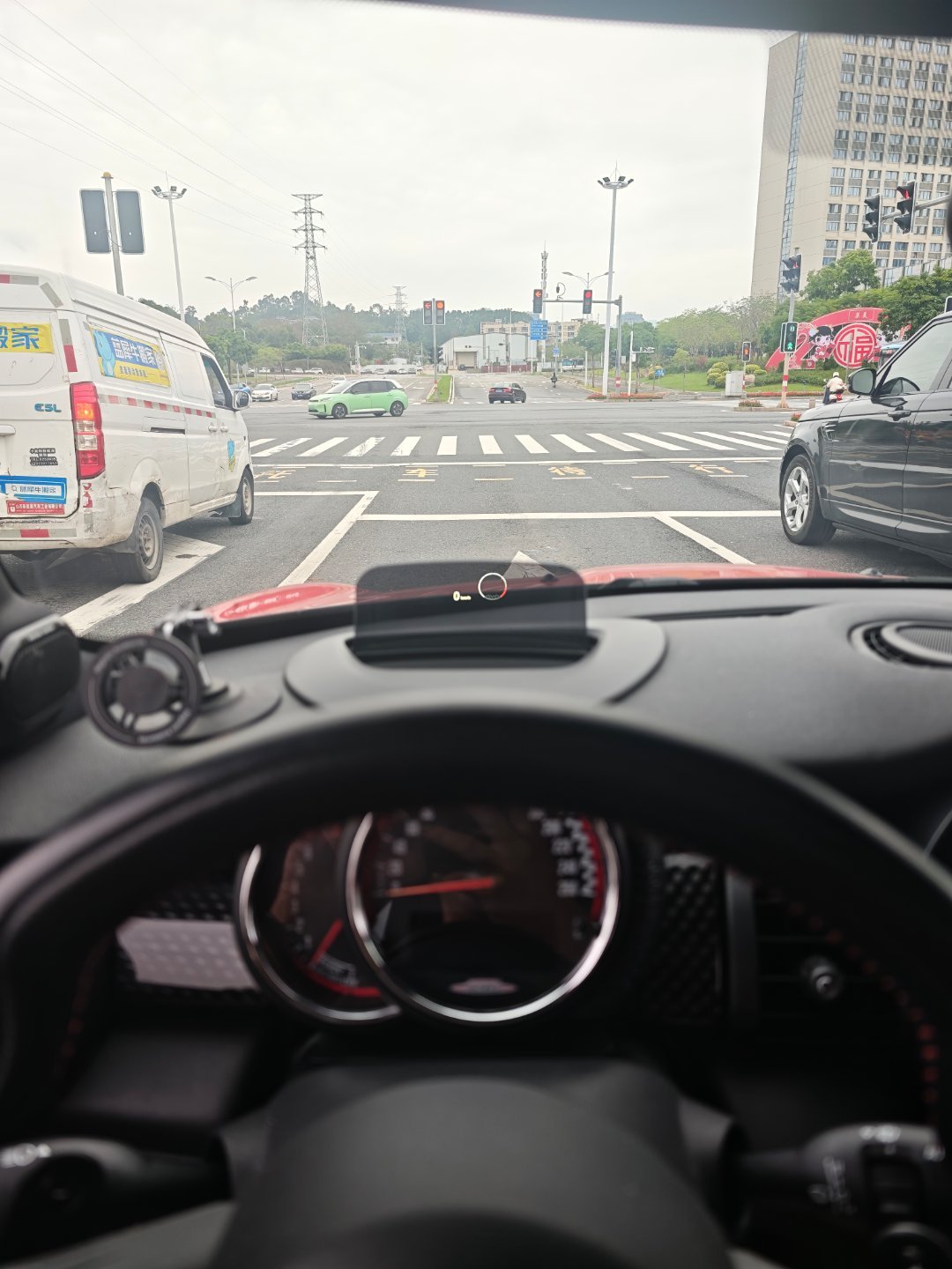 做梦梦见油费涨到28块钱一升，95涨到38块钱一升，把我直接吓醒。油费下个月能到