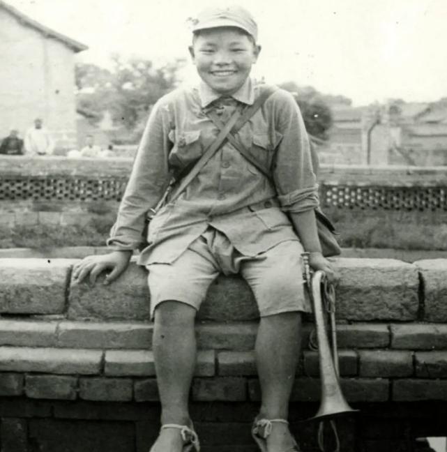 1942年，16岁的小八路宋双来，送完鸡毛信返回时，和几十名骑着高头大马的日伪军