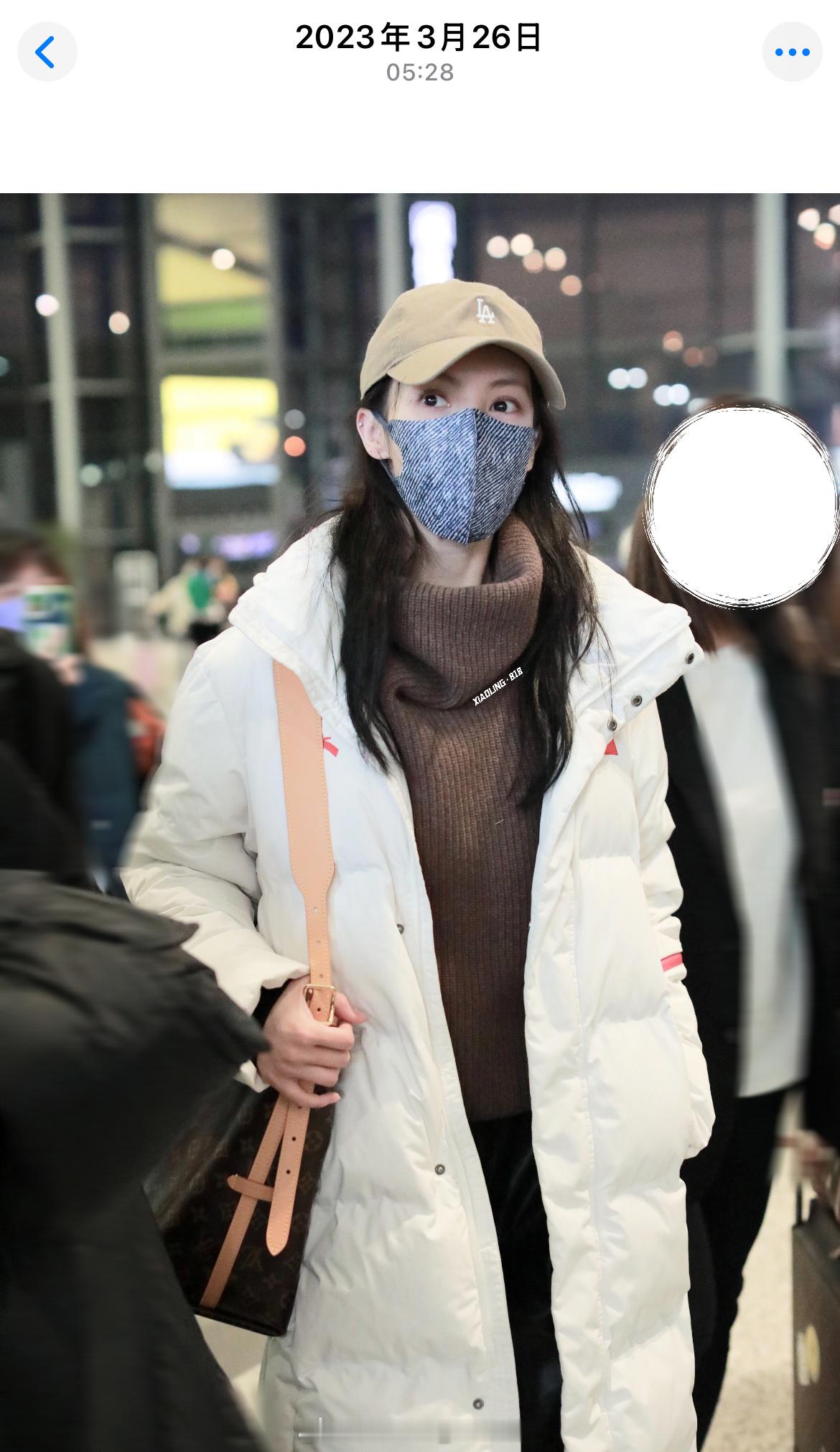 随手翻相册，发现这张晨儿好像没发过。谁家艺人大清早状态这么好啊  武汉