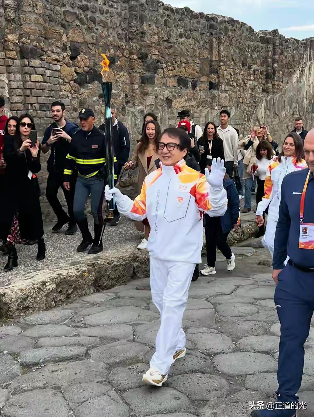 精彩了一辈子的男人[比心][鼓掌]