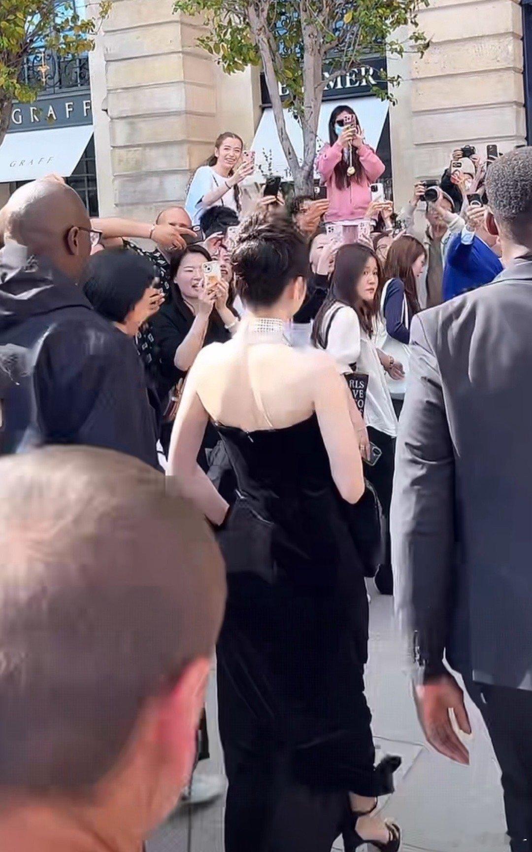 啊啊啊啊啊啊热巴出来了！！！天呐好美啊啊啊啊啊啊啊啊美神降临巴黎了迪丽热巴 御木