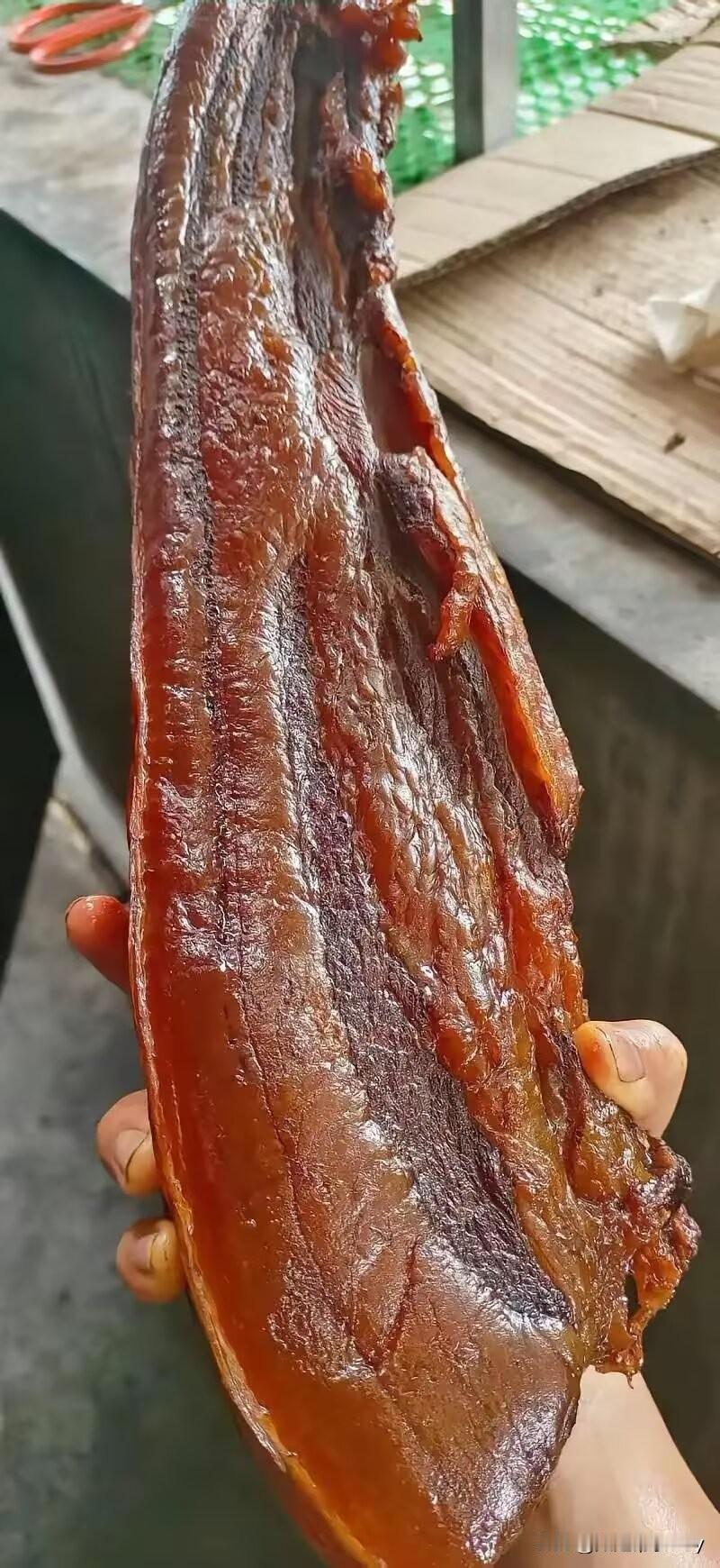 这不仅仅是一块腊肉，
这是家的味道，
是年的呼唤。[惊呆]
农家腊肉 老家腊肉 