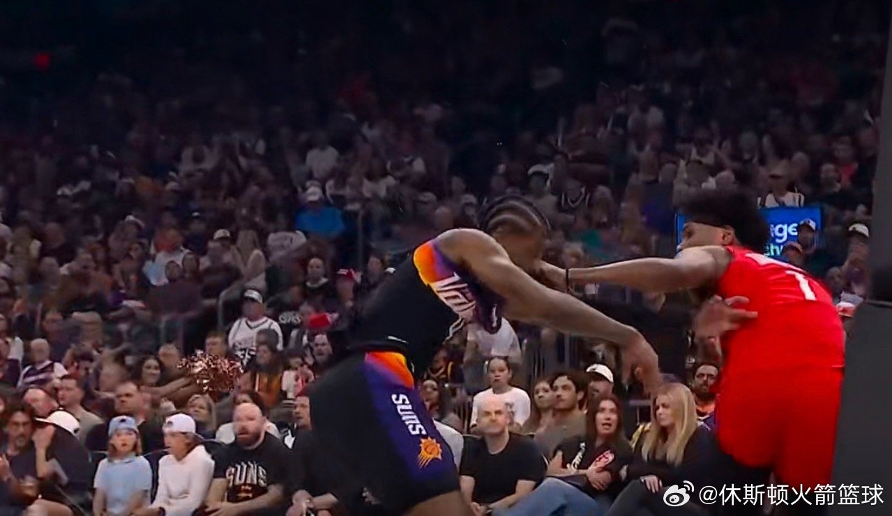 火药味很浓！！！太阳首节三分投得太好了，火箭进攻太停滞，全是中远距离投篮，效率太