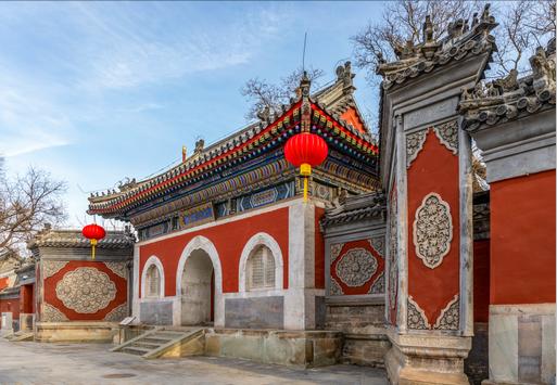 明朝寺庙的山门，是整座寺院的第一道门户，也是建筑等级与宗教内涵的直观体现。留存至