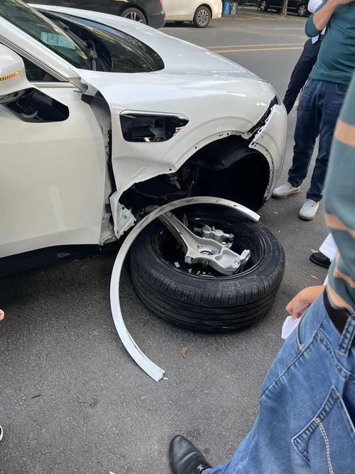 2万网购“老头乐”开半月散架！男子维权难，低价代步车质量引热议
 
花2万元网购