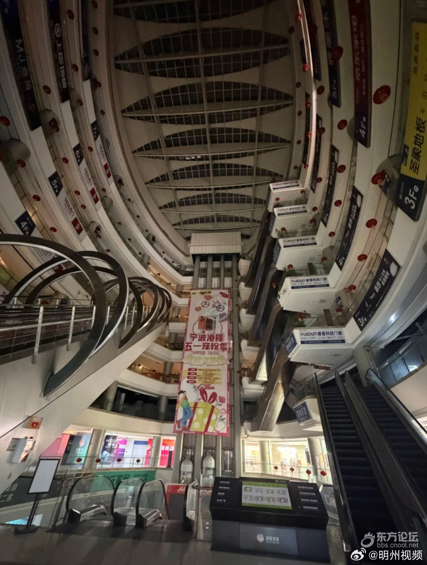 宁波港隆广场经营冷清老牌家居综合体亟待转型 2013年开业的港隆广场坐落于宁波江