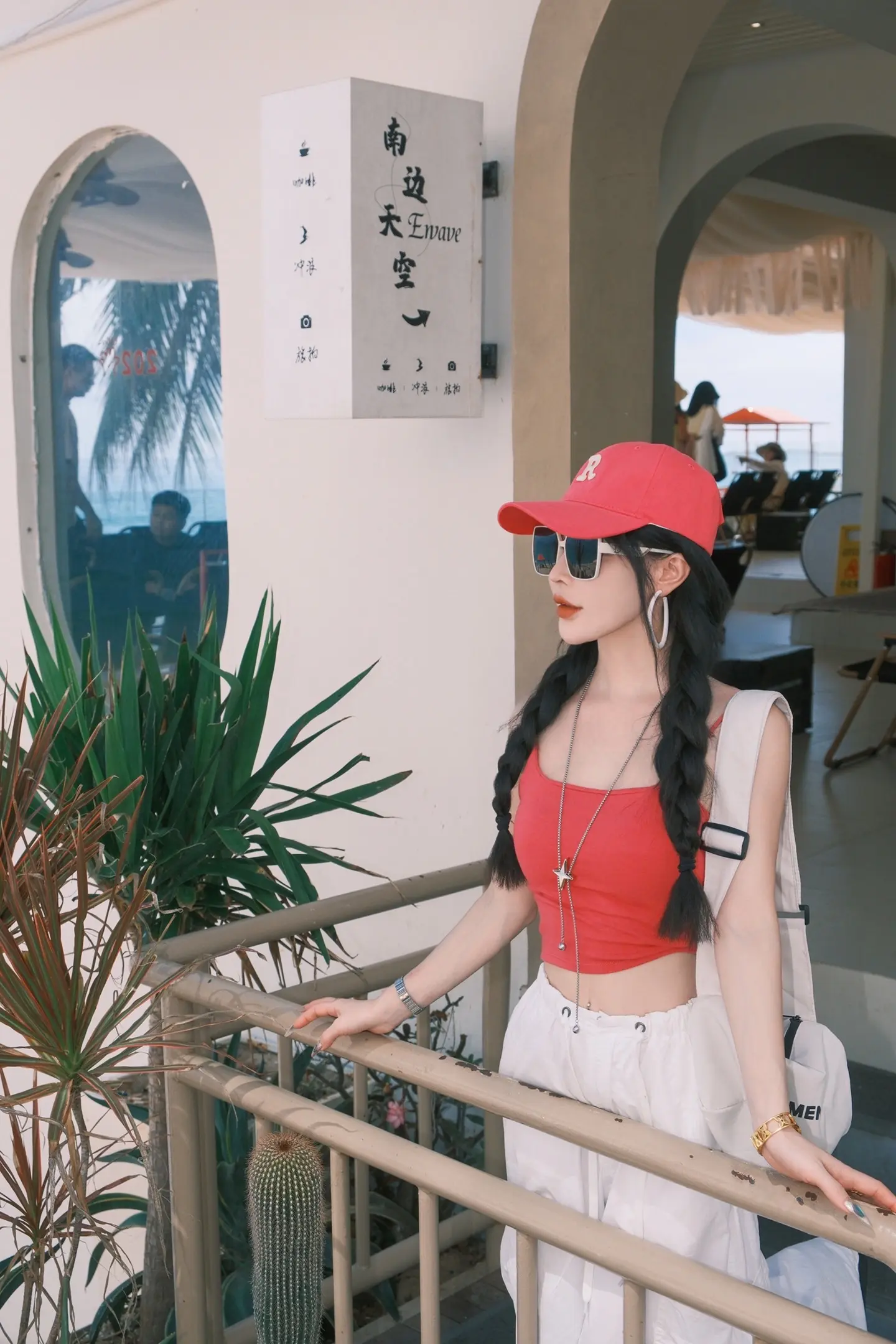 人到了一定年纪就会明白， 我们真正想要的， 从来不是婚姻，也不是表面的陪伴