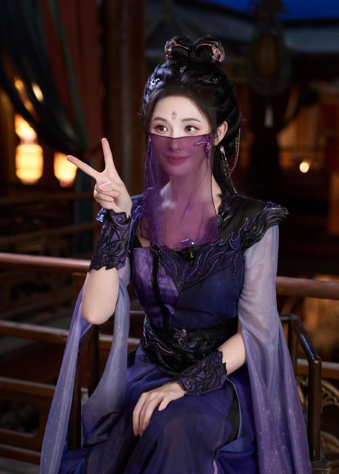 彭小苒：红包发多了怎么撤回…能不能再发一次，我没抢到！[允悲] ​​​