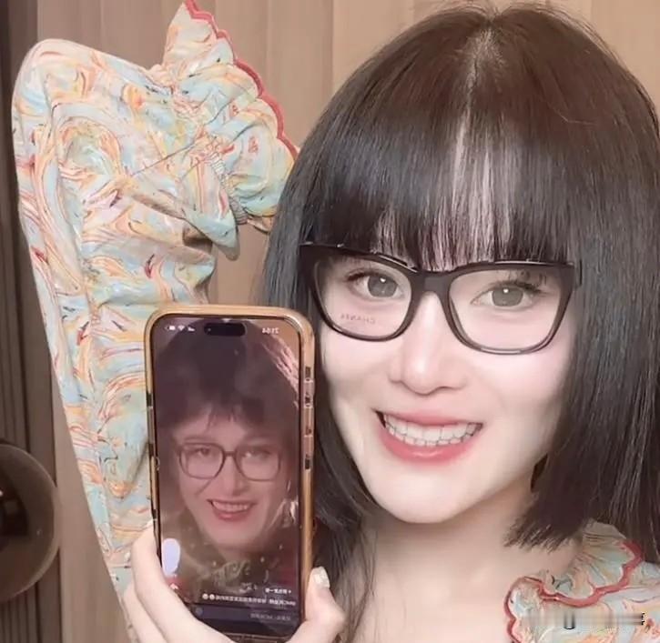 球球新发型撞脸父亲赵本山！

         球球新发型被粉丝拿出赵本山老师曾