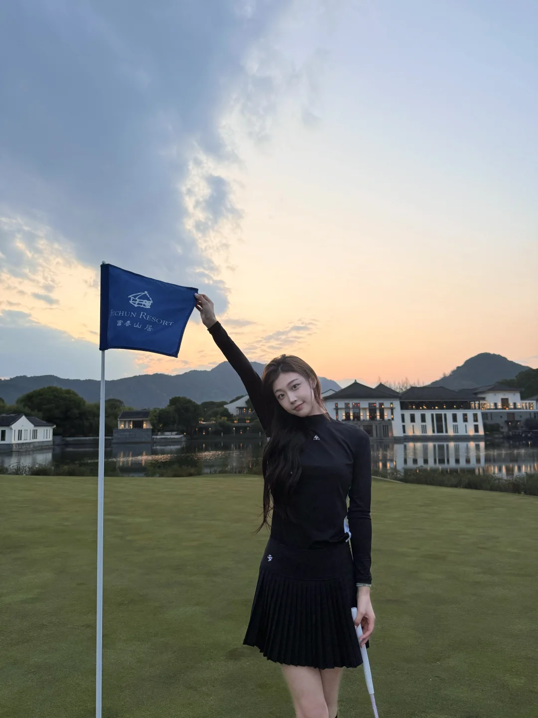 没有一夜长大的树 也没有一步通天的路 那就希望我们身边都有良人倾诉 也...