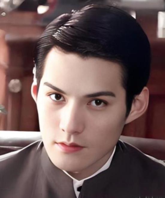 2000年，21岁的严屹宽被上海一个富婆看上，富婆提出用1个亿包养他，日后不用努