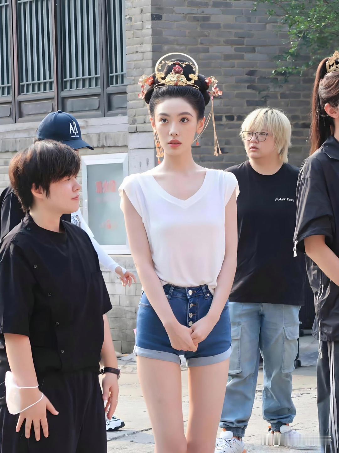 妈耶！这颜值可以当明星了... 
