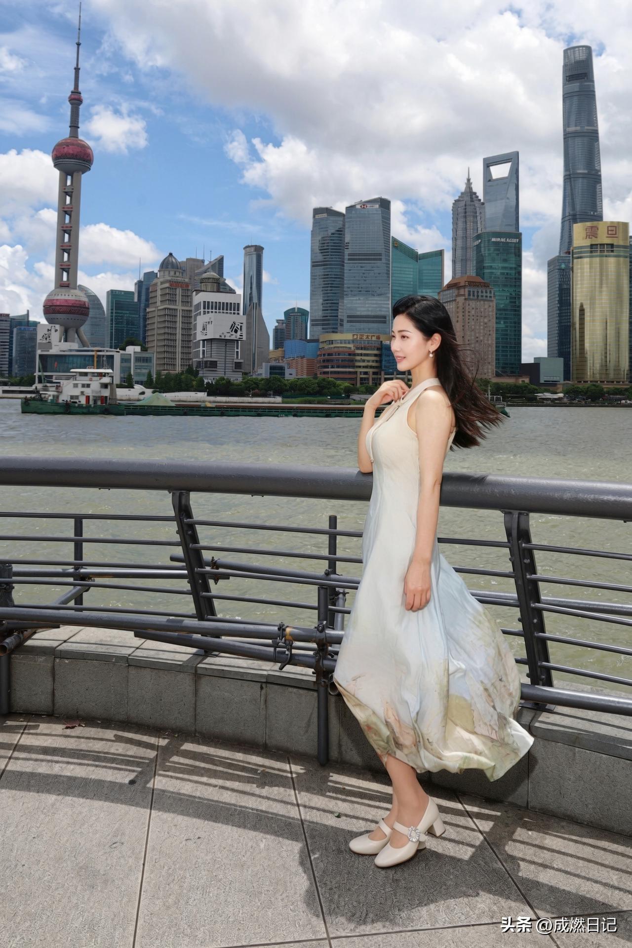每次来上海外滩，心中都会不由自主地循环起那熟悉的旋律，世间的风起云涌，人生的起起