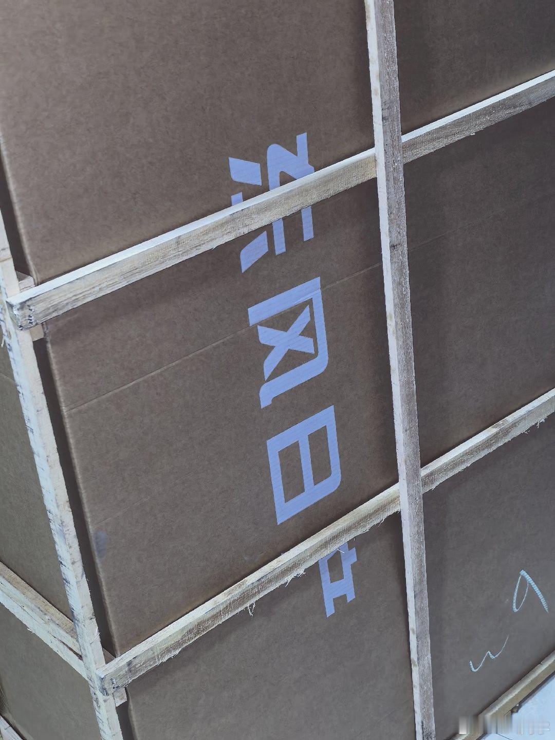 卧槽，前几天600斤的快递，是日产N6的大沙发太大了，进不去电梯门