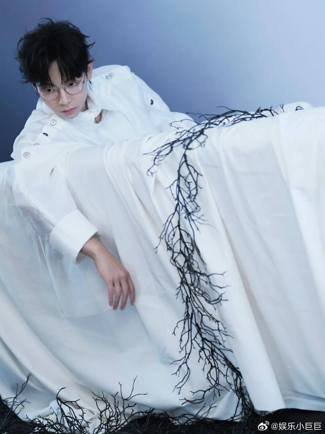 胡夏高音统治区 又是的声音征服了我！《暮色回响》一开口就让我深深沉浸进去，那高音