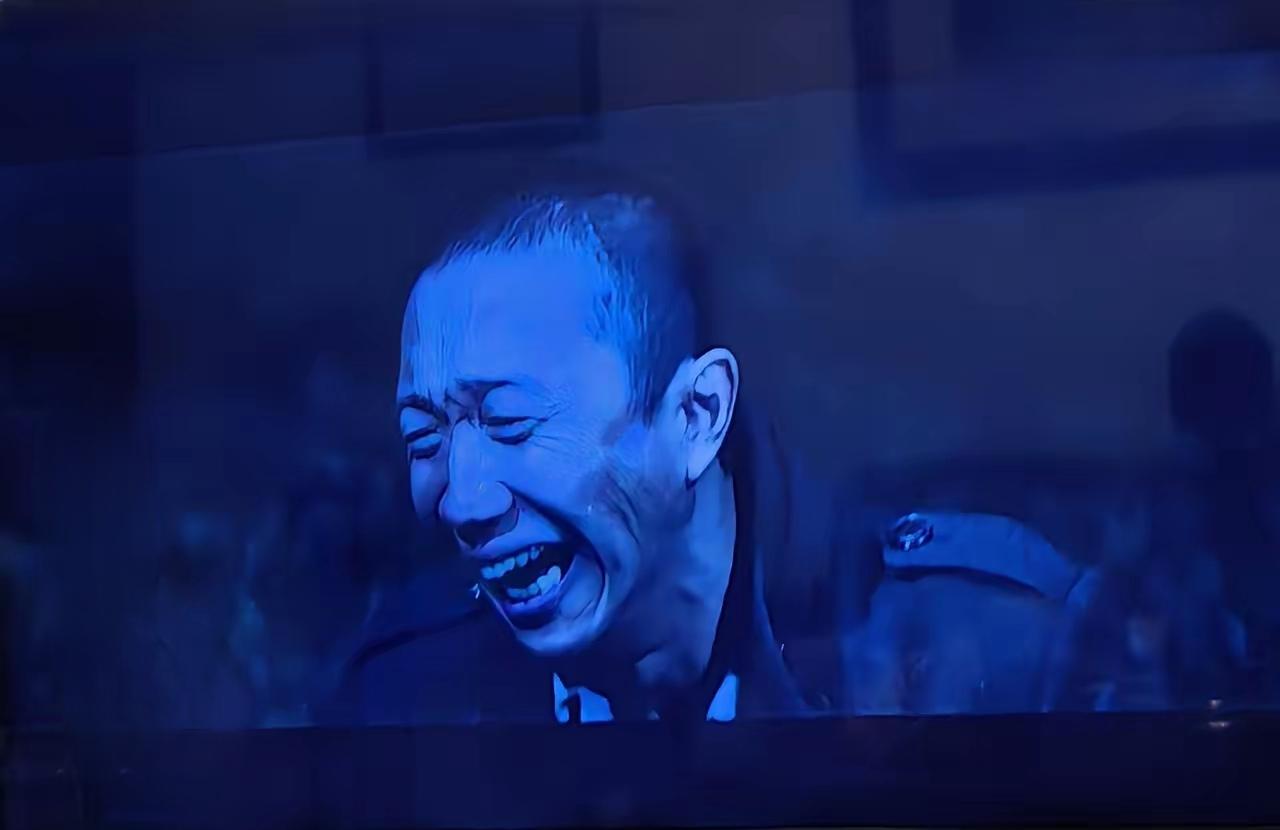 追剧《归队》，宋家腾的一段哭戏，声泪俱下，哭得撕心裂肺，面部肌肉扭曲到变形，令观