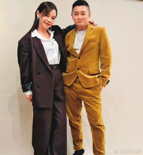 彭佳慧方否认霸凌传闻 25日，据台媒，彭佳慧被曝在前经纪人小恬确诊癌症后立刻解除