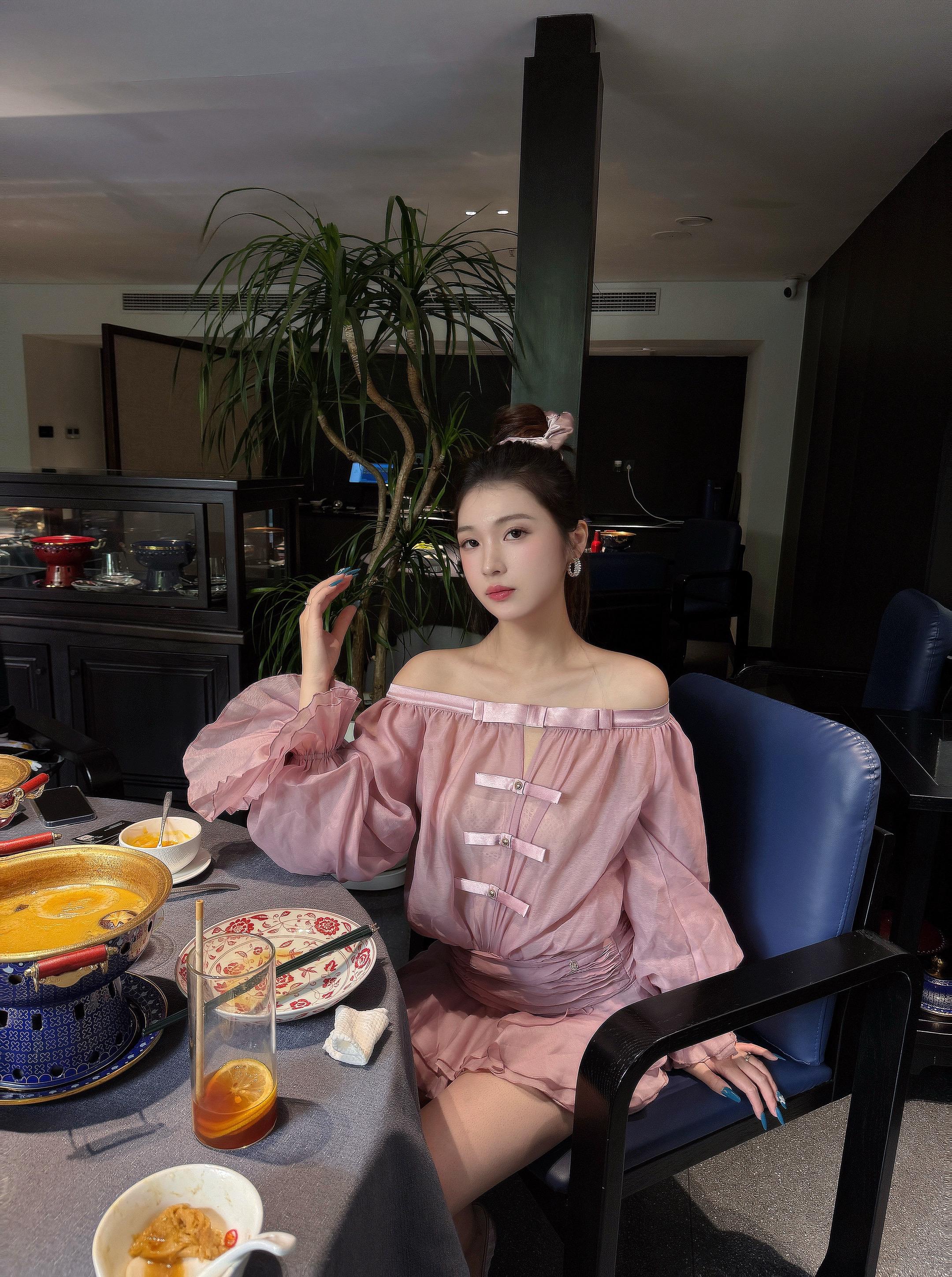 叽里咕噜说啥呢 听不懂 想亲。