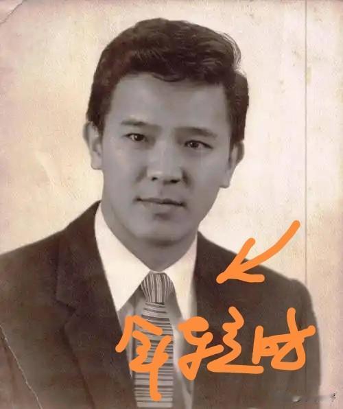 钟景辉死了，终年89岁。香港无线培训班的创始人，早期的电视明星都是他培养出来的，