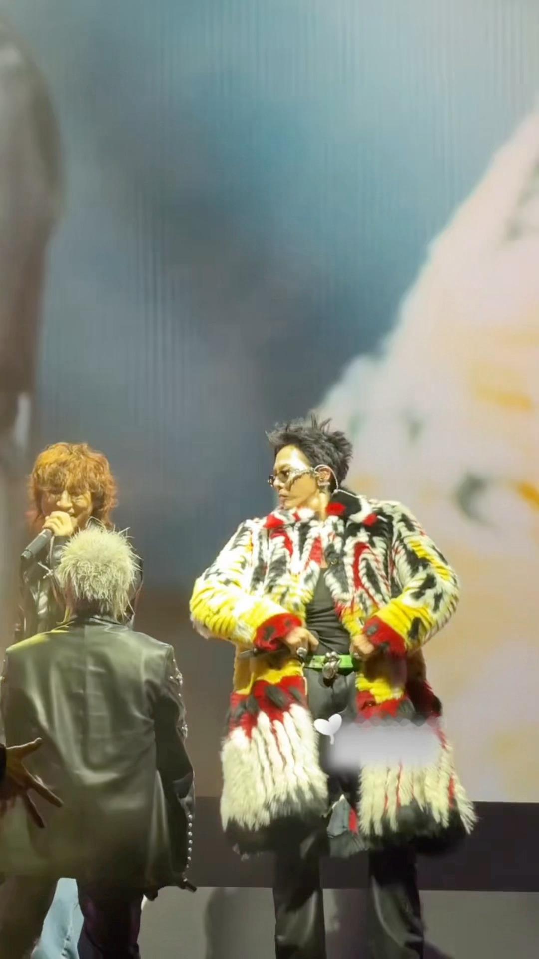 不敢想和rose 朴彩英一起蹦迪有多爽BigBang科切拉舞台下的lisa朴彩英