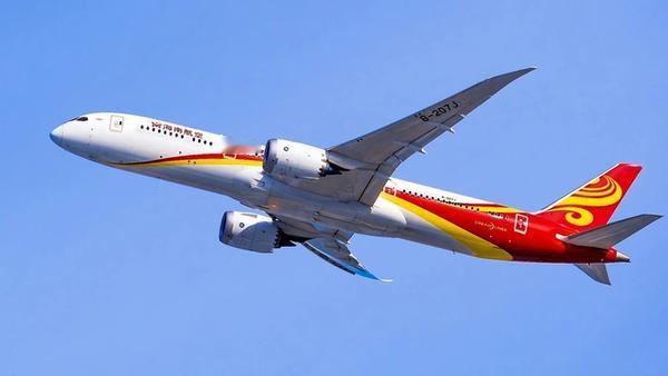 胡双使用海航PLUS权益卡购买凌晨航班，计划搭乘首班地铁赶飞机，但海航提前10分