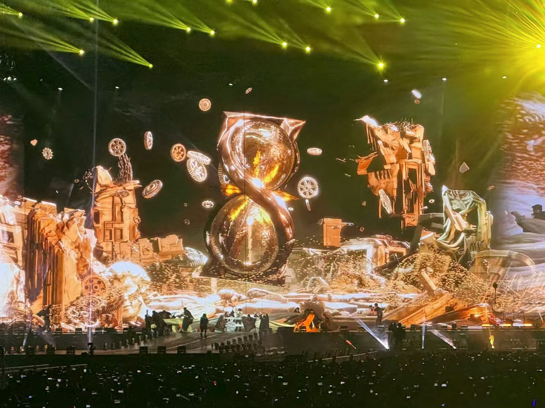 周深携巨型仿生兽来广州了五月天给周深送花篮 六年之约如约而至，绝美舞台搭配巨型仿