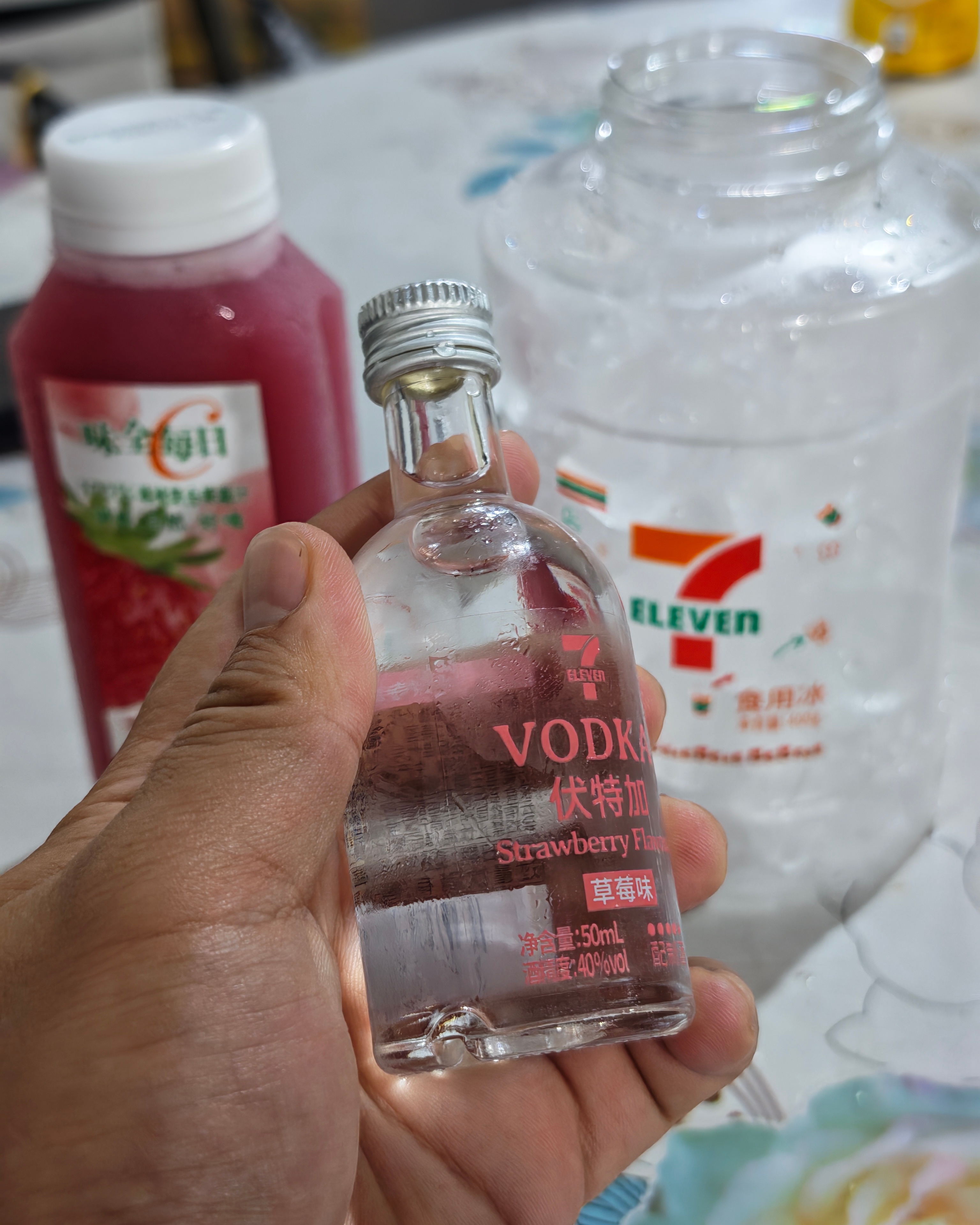 芒市的烧烤还是非常不错的这是上个月底朋友带我们去吃的无名烧烤，焦香四溢，哈哈特色