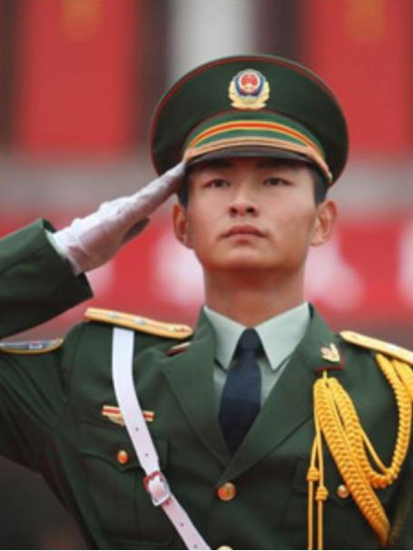 ”报告”

做为一名士兵，从入伍那天起，遇到事情时，首先要喊”报告"，报告班长，