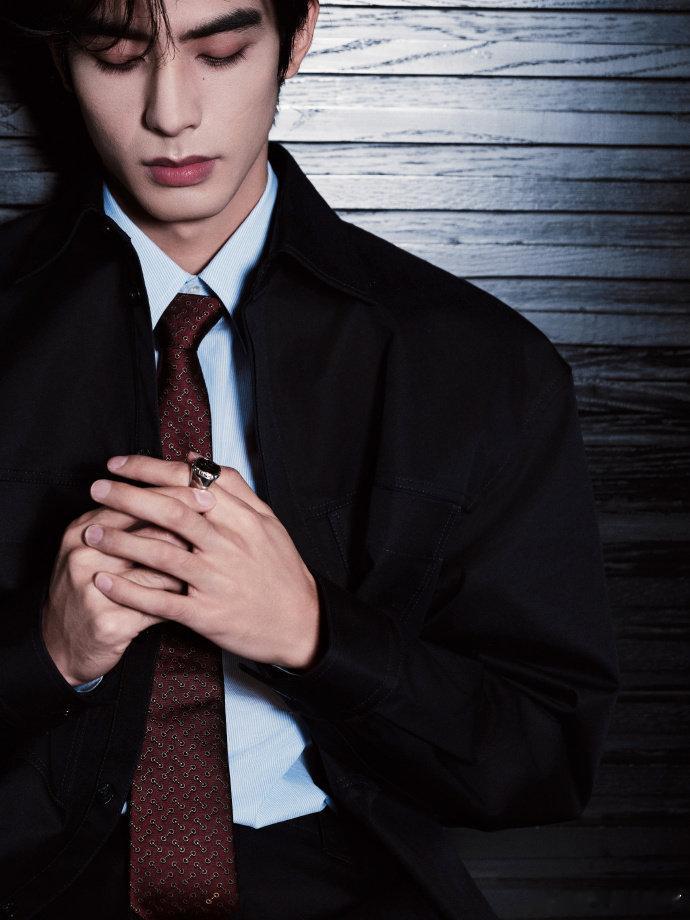 宋威龙穿搭 宋威龙真的把穿搭玩明白了！林屿森在剧里的造型时尚表现力满分，每一套都