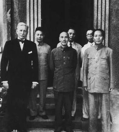 三次邀请毛泽东前往重庆共定大计的蒋介石，竟提出让毛泽东担任一地的省长。

抗日战