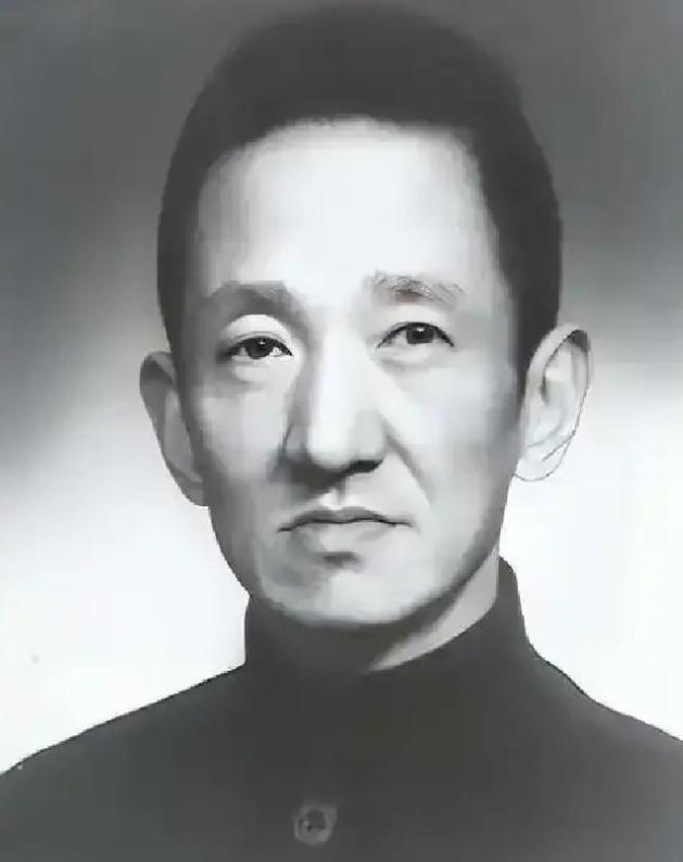 电话铃突然响了。机要秘书的声音有些发颤：“先生，上海那边传来消息，琏小姐…琏小姐