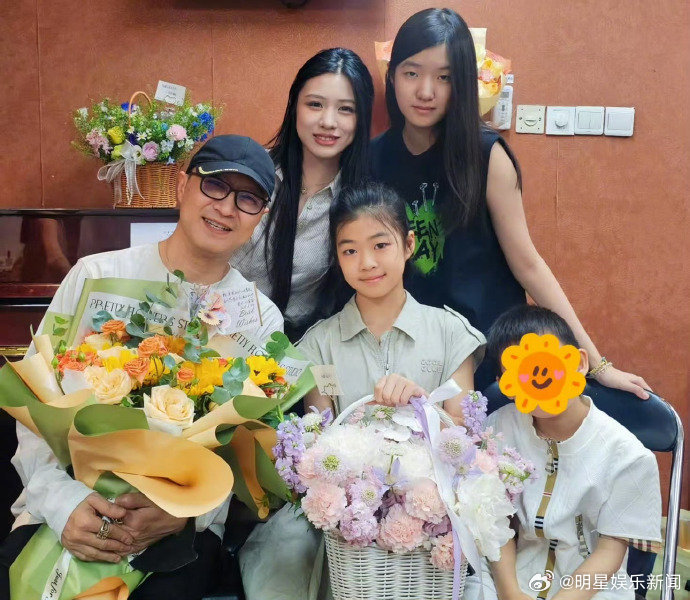 21岁小苹果好漂亮，长相更像妈妈葛荟婕！真的很幸运全是挑爸妈优点长得，遗传到模特