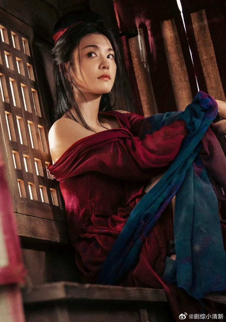 李云霄入围百花奖 李云霄演燕子娘的时候用杭州话讲台词，观众觉得新鲜有趣。但这不是