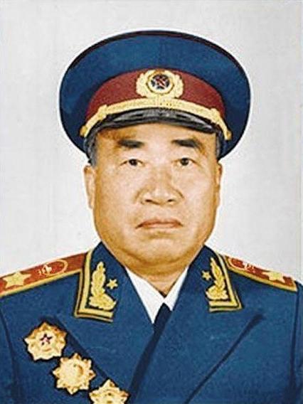 1976年，朱德元帅穿戴整齐，准备去参加周总理的追悼会，可就在他准备出发的时候，