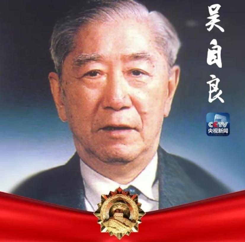 他43岁被秘密召进北京，领到一张纸条：“去上海，找一间没挂牌的工厂，造一种‘看不