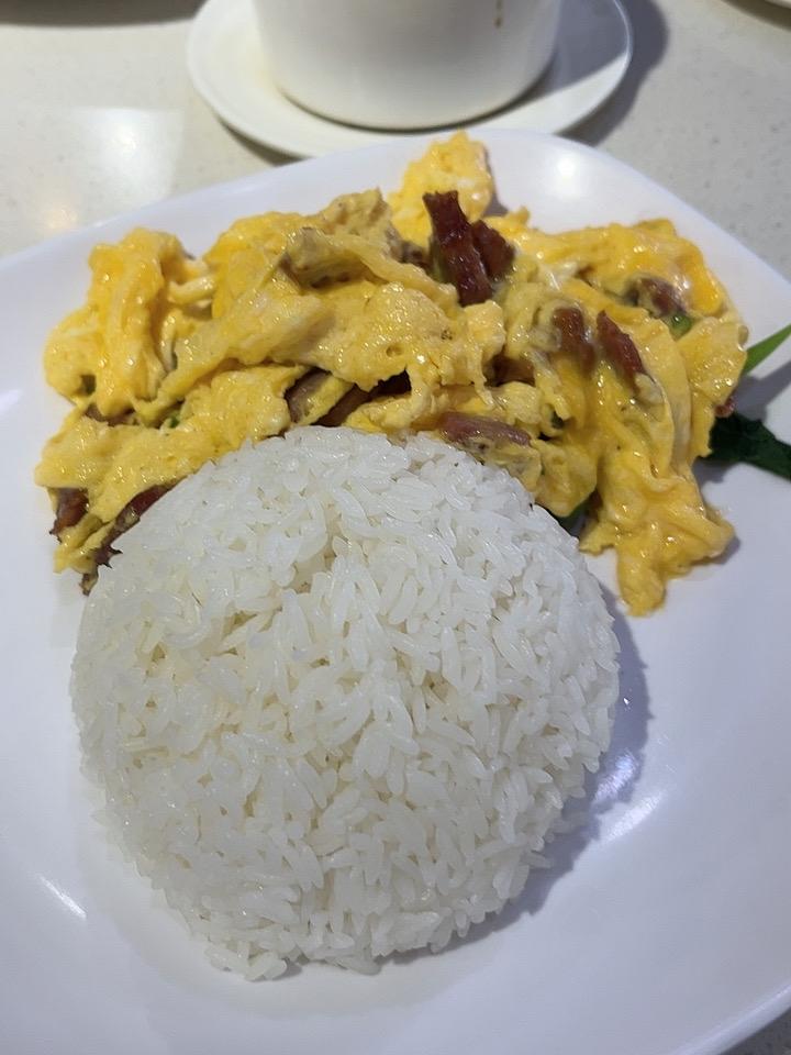港式茶餐厅的美食！凉快的空间！酸菜的美食！