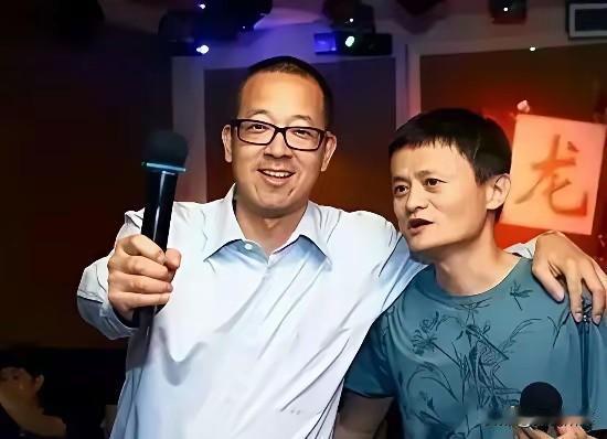 老俞当年嘴硬：
“教育在，新东方就在。”
马云笑笑：“你在不在，跟教育没关系。”